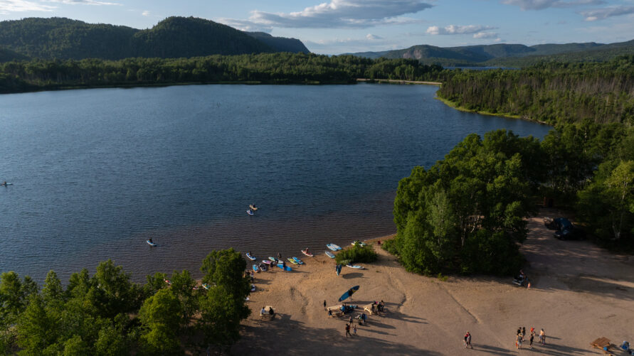 Terrain 48 – Sans service – Accès au lac